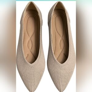 NWOT TINGRISSE Flat shoes  pointed, knitting, ballet style, comfortable, elegant